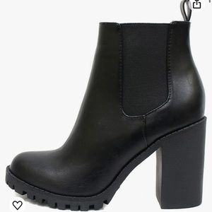 Black heeled Boots
